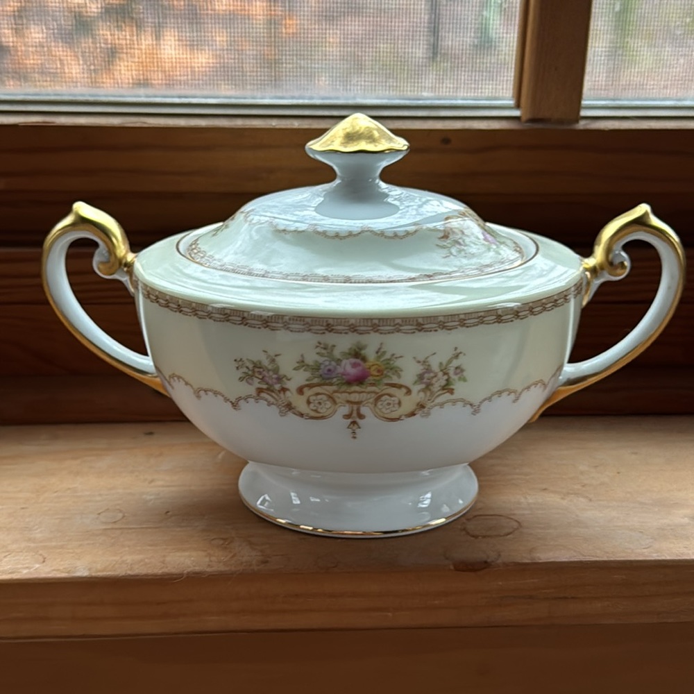 Meito China Made in Japan, Hand Painted, Sugar Bowl, Vintage, White & Gold Trim